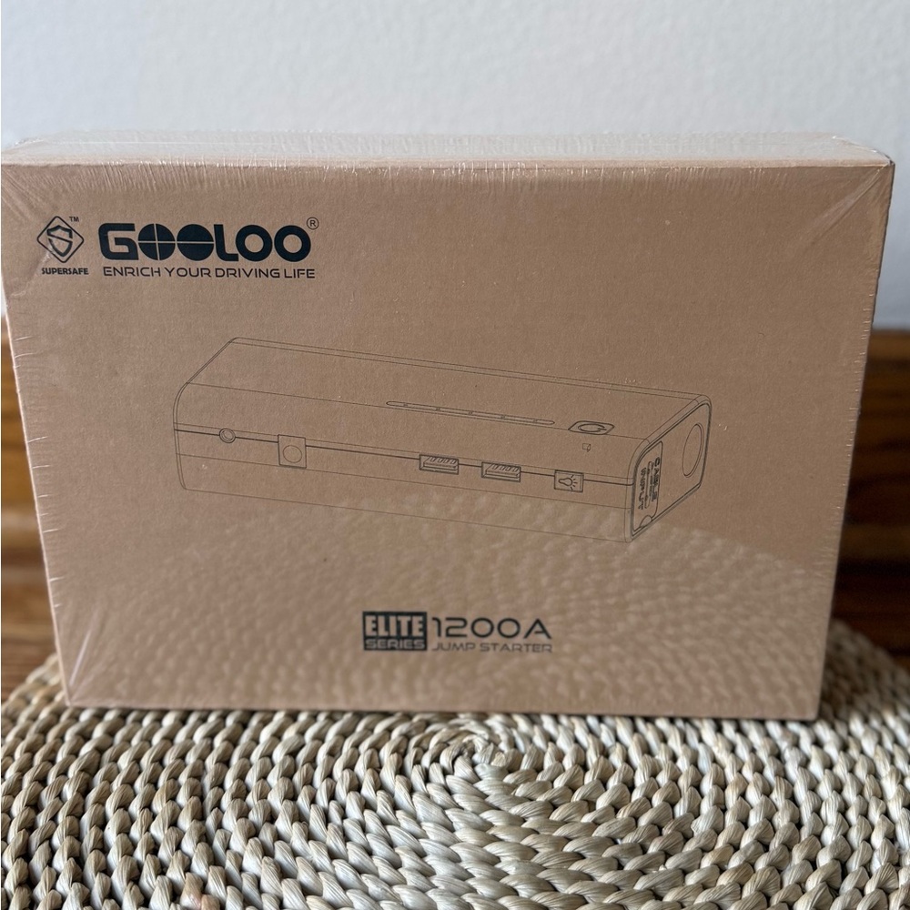 GOOLOO Elite 1200A Jump Starter - Tan Box